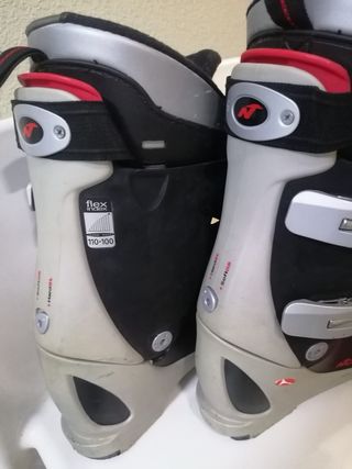 Esquís Atomic Beta Carv con Bastones