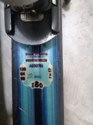 Esquís Atomic Beta Carv con Bastones