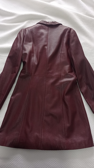 Chaqueta de piel 3/4 color burdeos