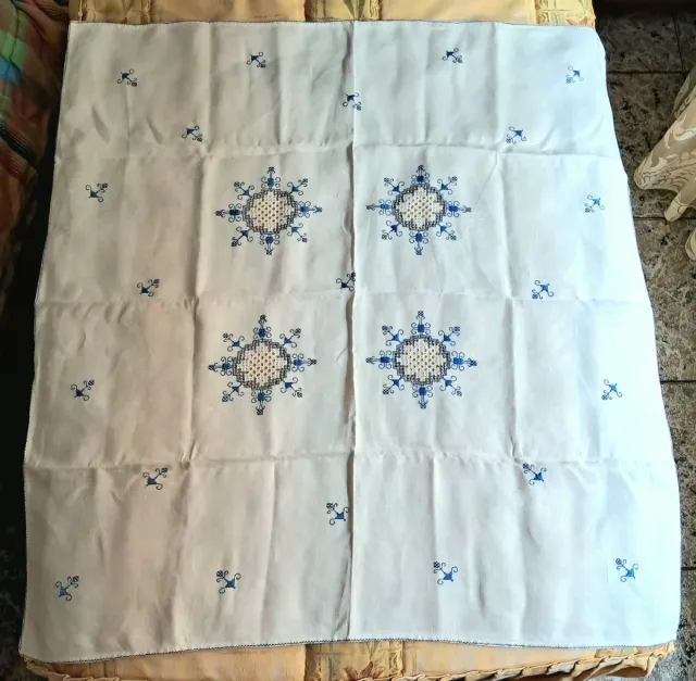 Mantel artesano Lagartera bordado