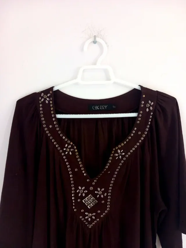 Vestido marrón con pedrería T. Única