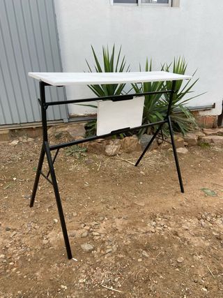 Mesas altas metálicas y de madera