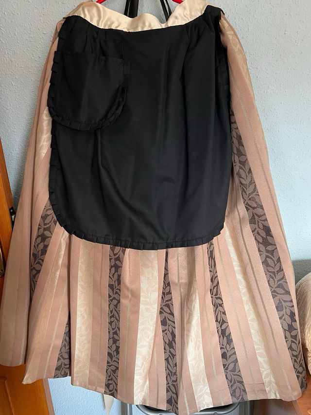 Falda de huertana beige y negra