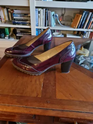 Zapatos granates estilo Oxford