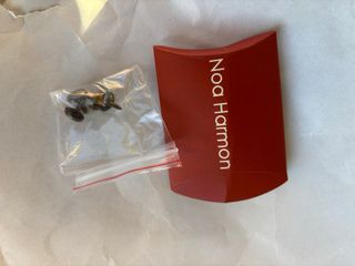 Botines camperos dorados con tachas