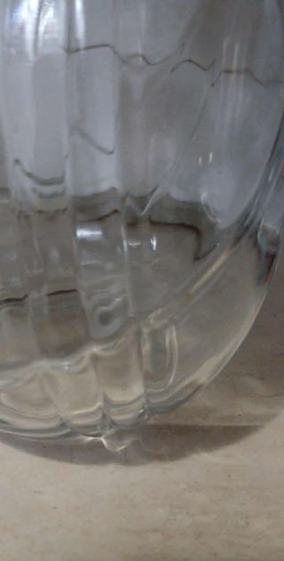 Caraffa in vetro con tappo rosso