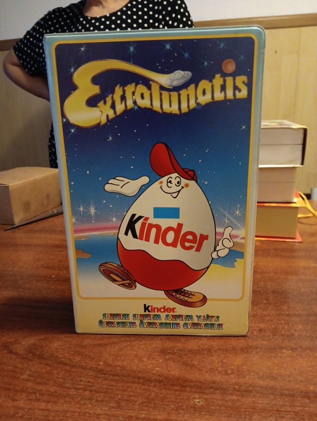 Caja Kinder Extralunatis