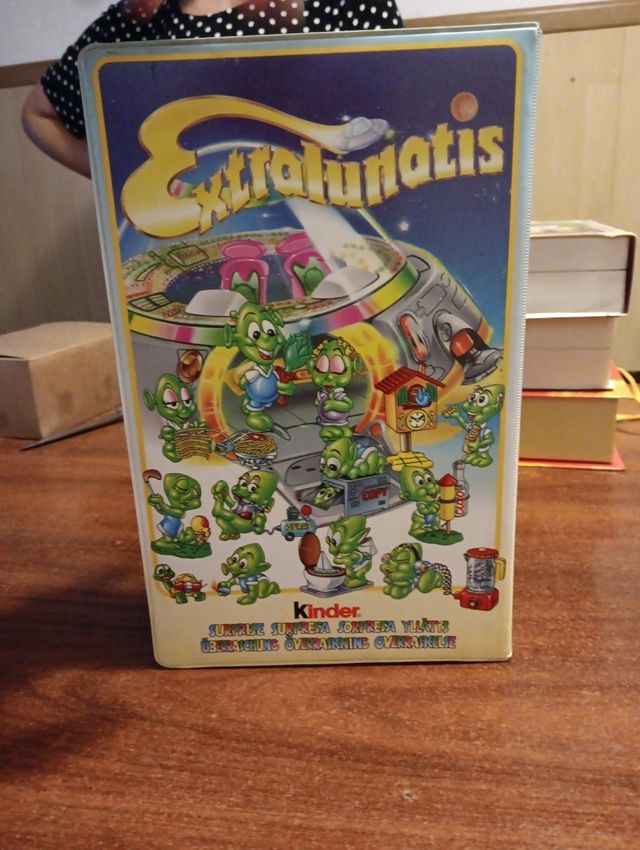 Caja Kinder Extralunatis