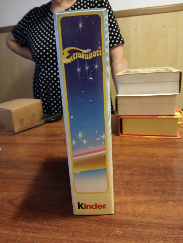 Caja Kinder Extralunatis