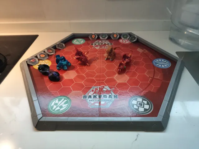 Arena Bakugan y 5 Figuras