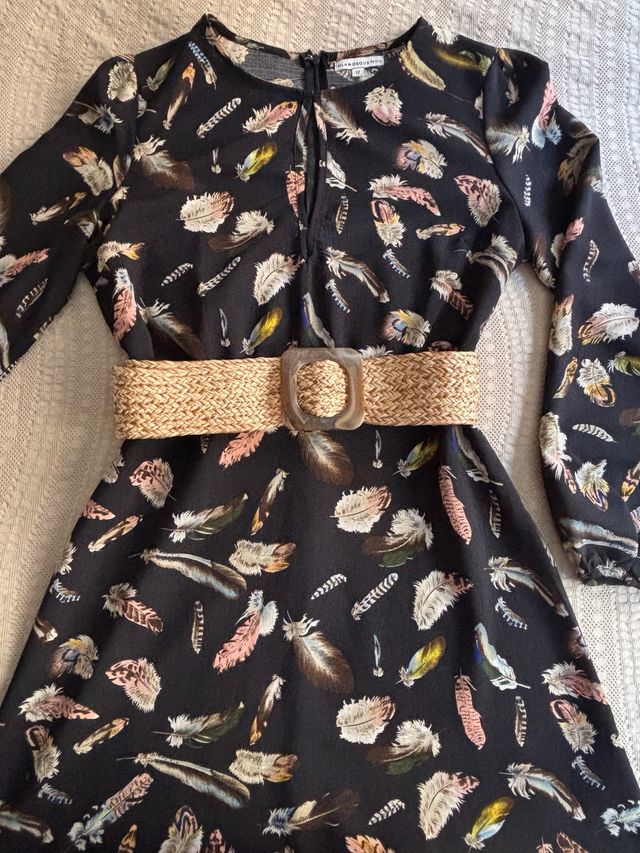 Vestido negro largo estampado plumas