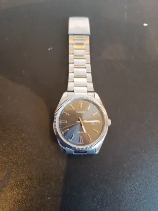 Reloj Casio Dorado y Plateado