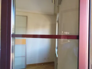 Ventanas abatibles aluminio burdeos