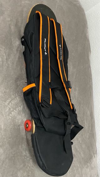 Skate con mochila y protecciones RUNFIT
