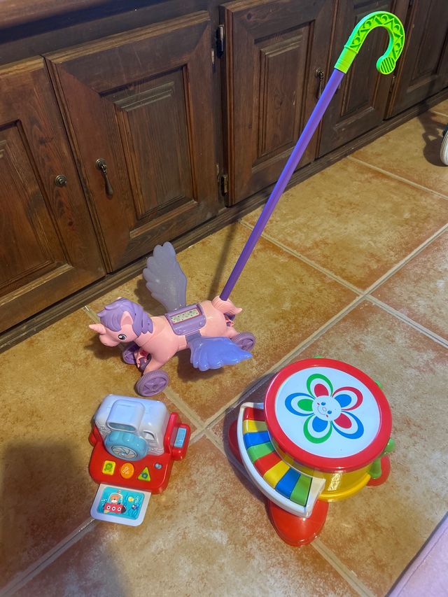 Lote Juguetes Niños: Caballo, Cámara y Tambor