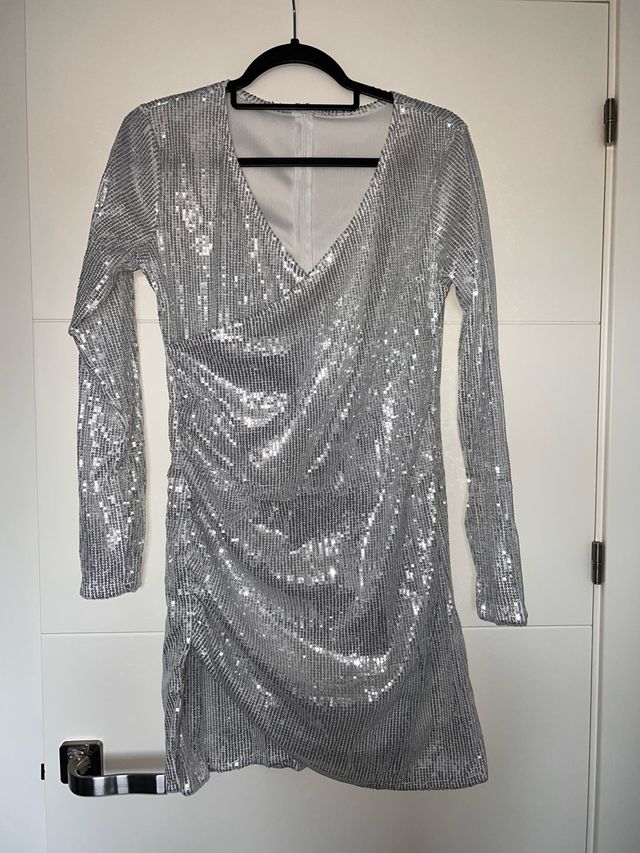 Vestido plateado lentejuelas