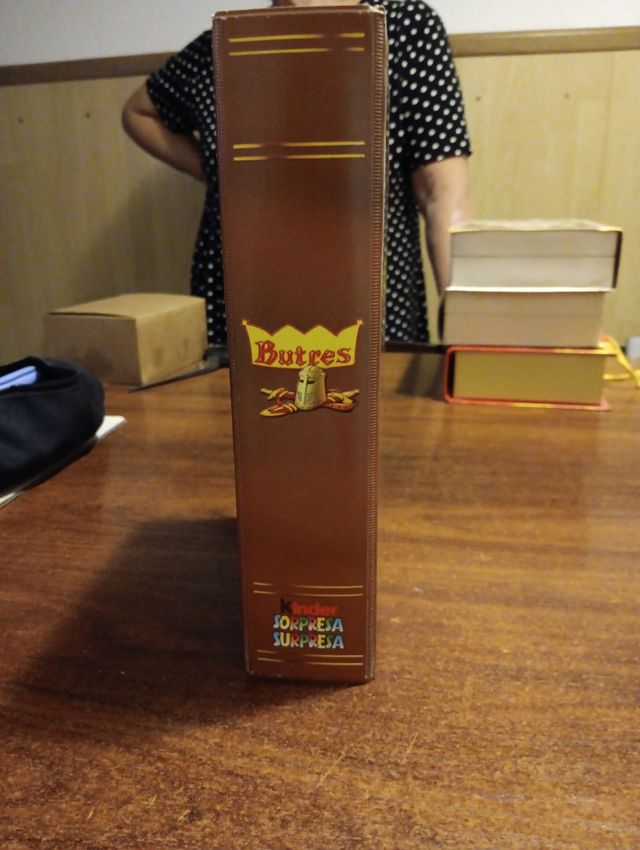 Kinder Sorpresa Caja Buitres