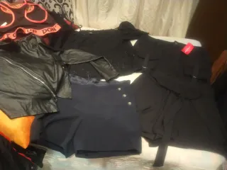 Lote Ropa Talla L: Blusa, Pantalón Corto, Falda