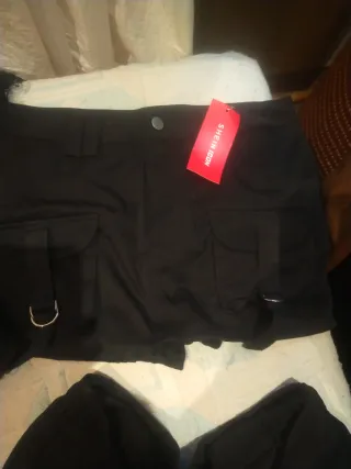 Lote Ropa Talla L: Blusa, Pantalón Corto, Falda