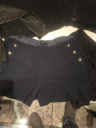 Lote Ropa Talla L: Blusa, Pantalón Corto, Falda