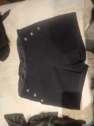 Lote Ropa Talla L: Blusa, Pantalón Corto, Falda