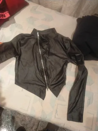 Lote Ropa Talla L: Blusa, Pantalón Corto, Falda