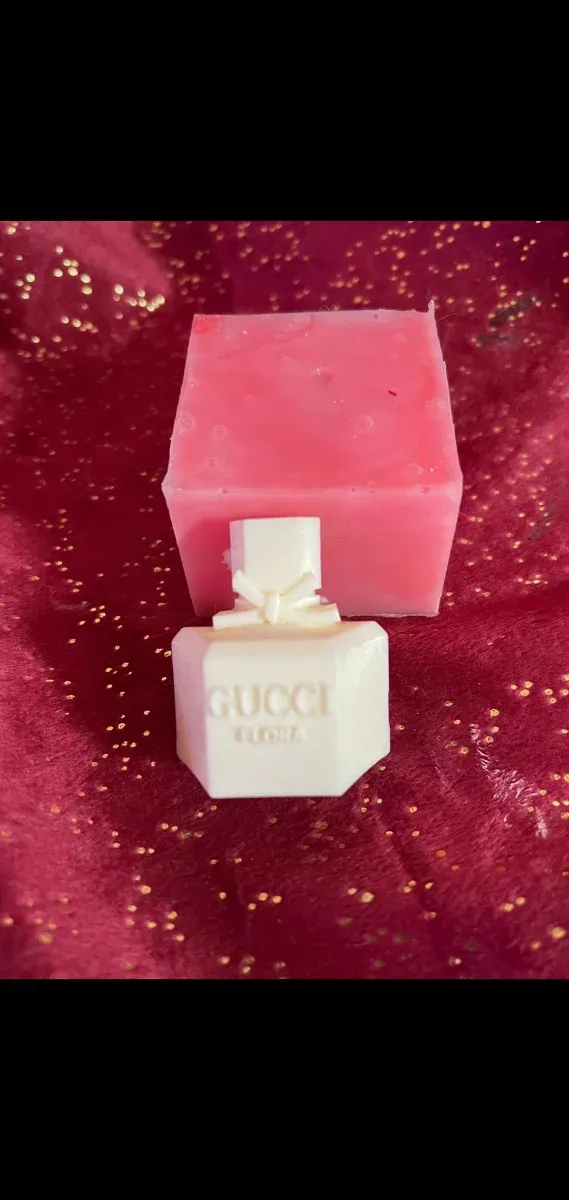 Candela profumata a forma di borsa Gucci Flora