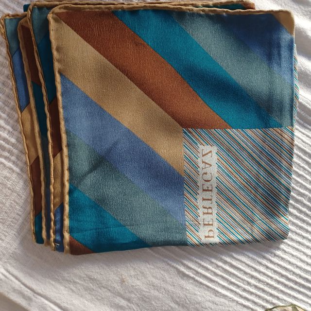 Pañuelo de seda Pertegaz rayas azules y doradas