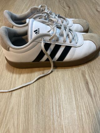 zapatillas Adidas Blancos y Beige