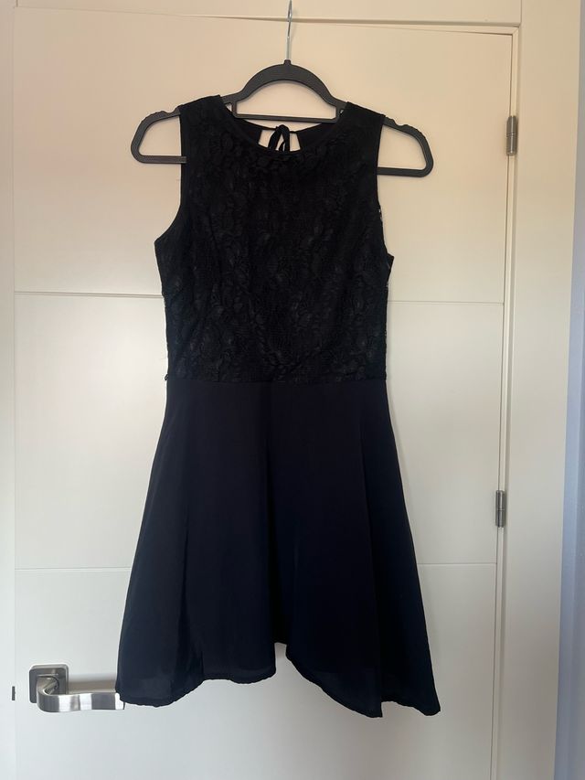 Vestido negro corto encaje