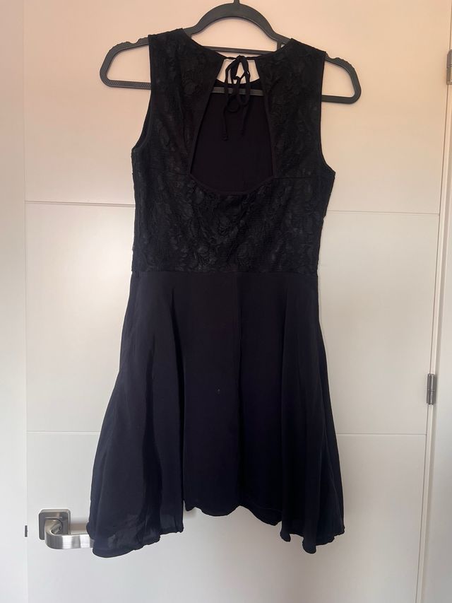 Vestido negro corto encaje