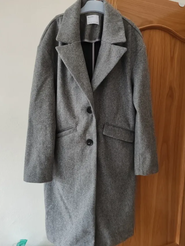 Abrigo gris Bershka