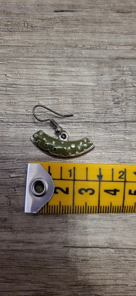 Gargantilla y pendientes verdes con detalles