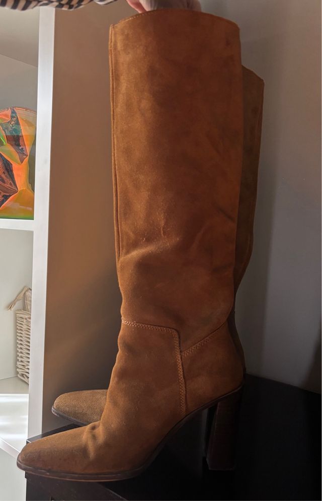 Botas de terciopelo marrón