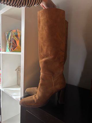 Botas de terciopelo marrón