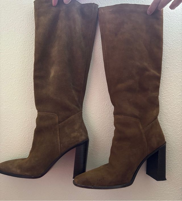 Botas de terciopelo marrón