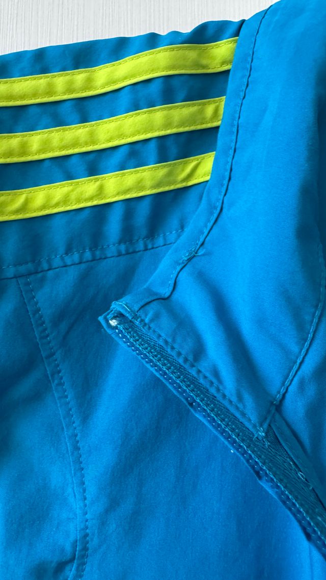 Cortavientos Adidas Azul y Amarillo Running