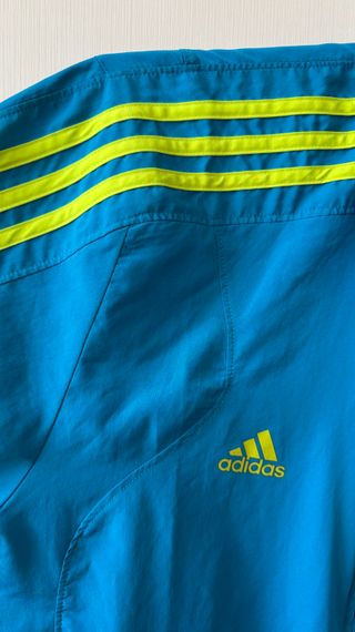 Cortavientos Adidas Azul y Amarillo Running