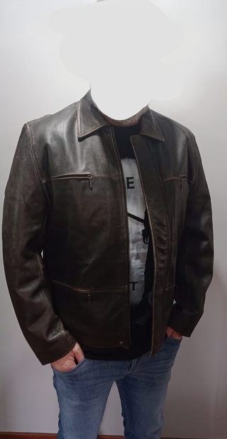 Chaqueta de piel marrón hombre estilo desgastado