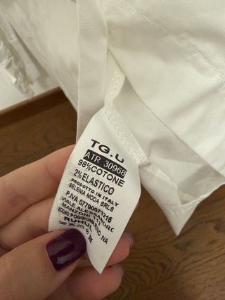 Camicia bianca con colletto a balze