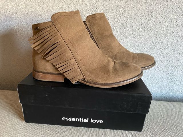 Botines Mustang flecos ante