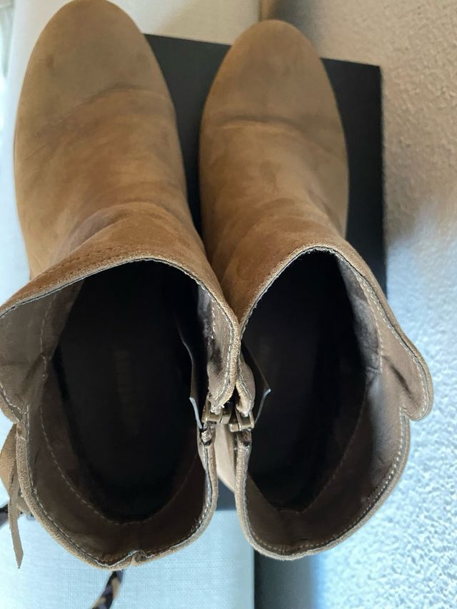 Botines Mustang flecos ante