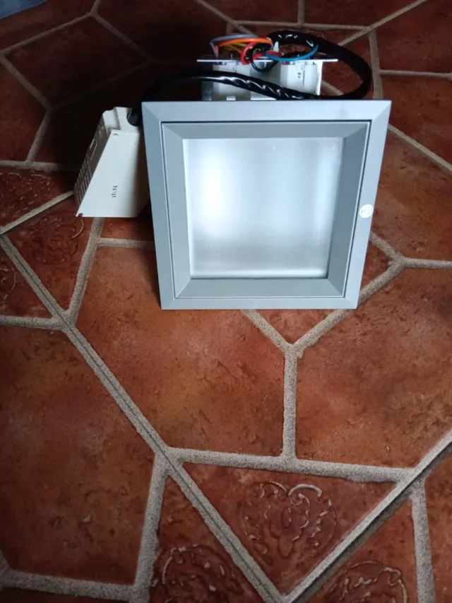 Foco LED cuadrado gris