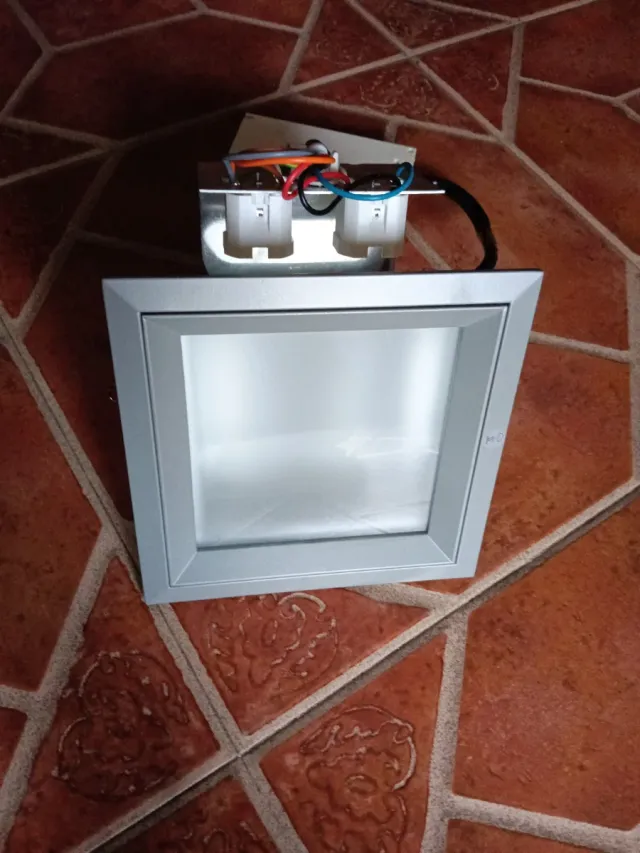 Foco LED cuadrado gris