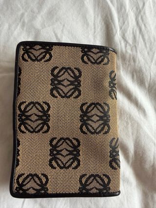 Billetero Loewe Beige y Negro