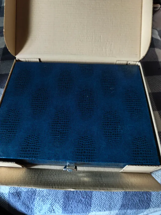 Cubertería 125 piezas dorada