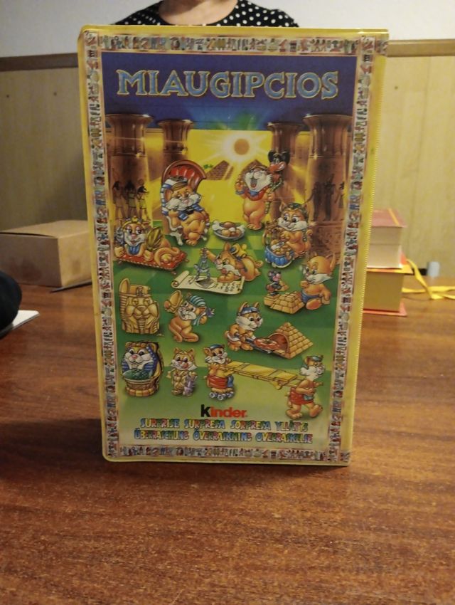 Kinder Sorpresa Caja MIAUGIPCIOS