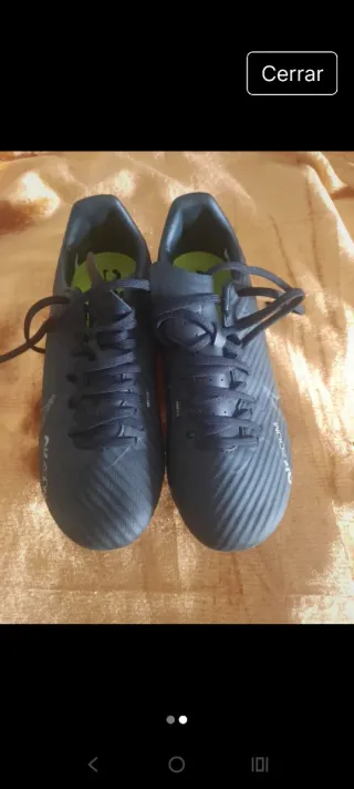 Botas de fútbol Nike negras .