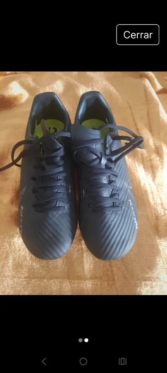 Botas de fútbol Nike negras .