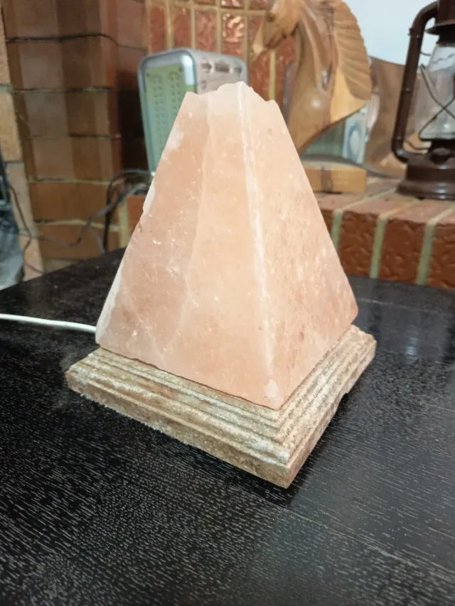 Lámpara Piramidal Sal Himalaya Piedra Natural